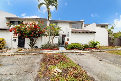 Townhouse in Miami, Florida 3 bedrooms, 126.81 sq.m. № 2024361 - photo 6
