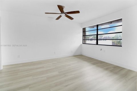 Townhouse in Miami, Florida 3 bedrooms, 126.81 sq.m. № 2024361 - photo 19