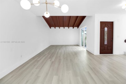 Townhouse in Miami, Florida 3 bedrooms, 126.81 sq.m. № 2024361 - photo 8