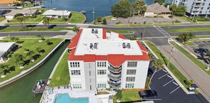 Condominio en Clearwater, Florida, 2 dormitorios  № 2297260