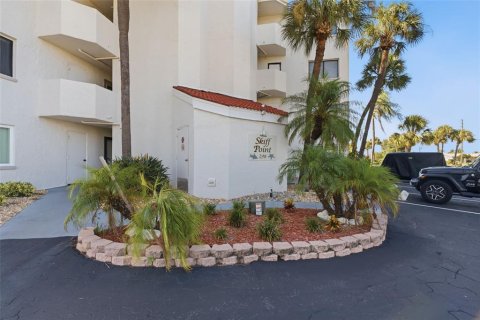 Condominio en venta en Clearwater, Florida, 2 dormitorios, 130.99 m2 № 2297260 - foto 2