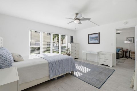 Condominio en venta en Clearwater, Florida, 2 dormitorios, 130.99 m2 № 2297260 - foto 25