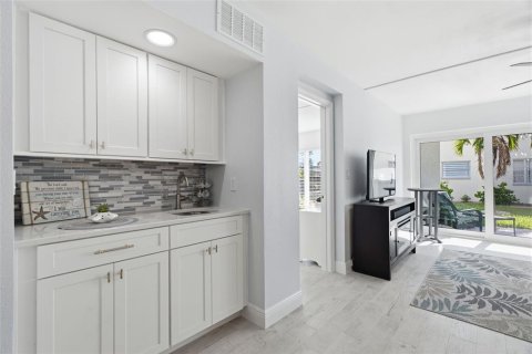 Condominio en venta en Clearwater, Florida, 2 dormitorios, 130.99 m2 № 2297260 - foto 18