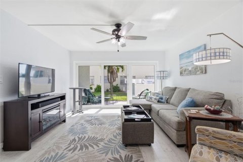 Condominio en venta en Clearwater, Florida, 2 dormitorios, 130.99 m2 № 2297260 - foto 21