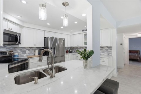 Condominio en venta en Clearwater, Florida, 2 dormitorios, 130.99 m2 № 2297260 - foto 12