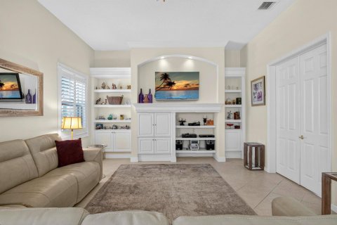 House in Port St. Lucie, Florida 3 bedrooms, 236.44 sq.m. № 2175428 - photo 25