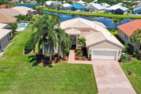 House in Port St. Lucie, Florida 3 bedrooms, 236.44 sq.m. № 2175428 - photo 5