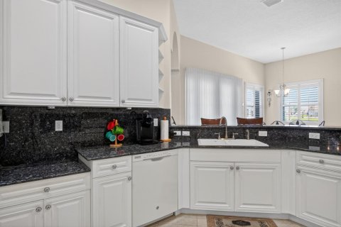 House in Port St. Lucie, Florida 3 bedrooms, 236.44 sq.m. № 2175428 - photo 29