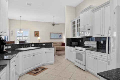 House in Port St. Lucie, Florida 3 bedrooms, 236.44 sq.m. № 2175428 - photo 28