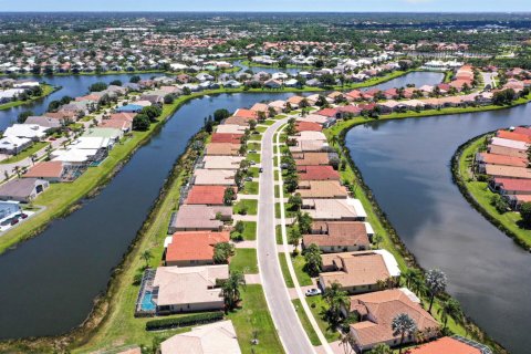 House in Port St. Lucie, Florida 3 bedrooms, 236.44 sq.m. № 2175428 - photo 10