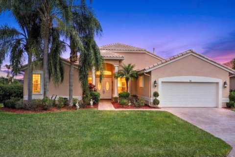 House in Port St. Lucie, Florida 3 bedrooms, 236.44 sq.m. № 2175428