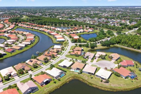 House in Port St. Lucie, Florida 3 bedrooms, 236.44 sq.m. № 2175428 - photo 8