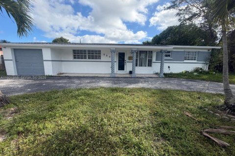 Villa ou maison à vendre à Fort Lauderdale, Floride: 6 chambres, 143.44 m2 № 1990225 - photo 1