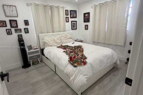 Villa ou maison à vendre à Fort Lauderdale, Floride: 6 chambres, 143.44 m2 № 1990225 - photo 12