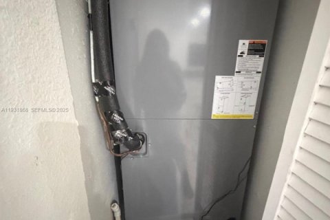 Villa ou maison à vendre à Fort Lauderdale, Floride: 6 chambres, 143.44 m2 № 1990225 - photo 11