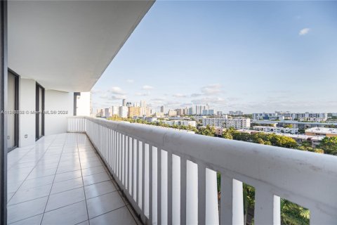 Condominio en venta en Aventura, Florida, 2 dormitorios, 144.93 m2 № 1985562 - foto 4