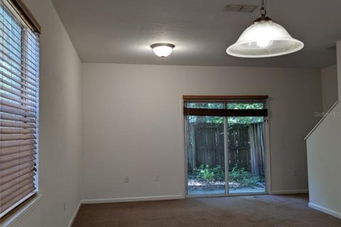 Condo in Gainesville, Florida, 2 bedrooms  № 1901345 - photo 1