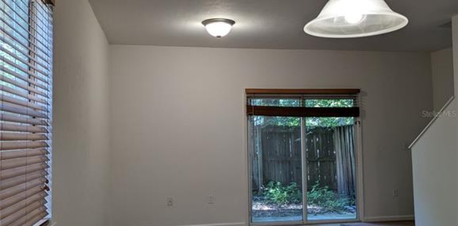 Condominio en Gainesville, Florida, 2 dormitorios № 1901345