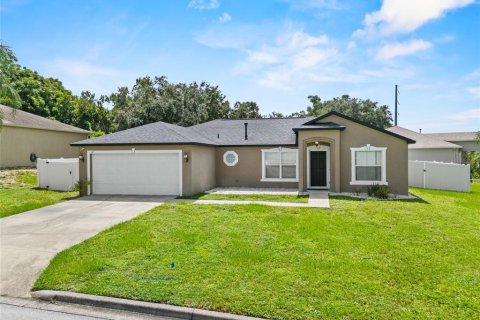 House in Haines City, Florida 3 bedrooms, 152.55 sq.m. № 1917674 - photo 1