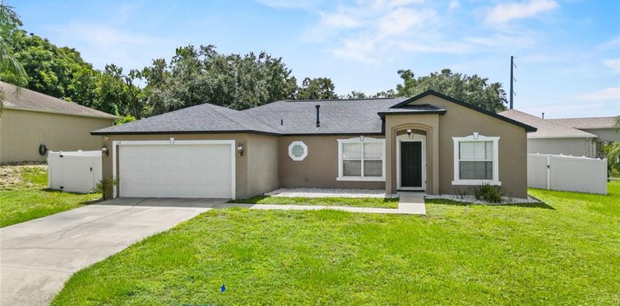 House in Haines City, Florida 3 bedrooms, 152.55 sq.m. № 1917674