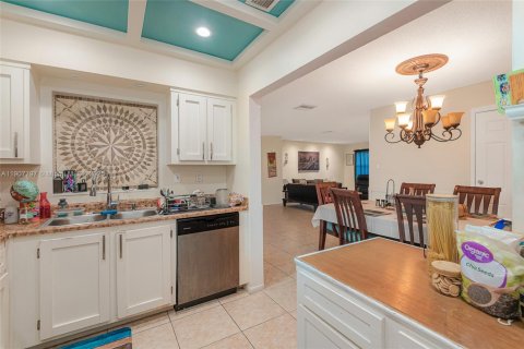 Villa ou maison à vendre à Tamarac, Floride: 2 chambres, 134.06 m2 № 1964273 - photo 11