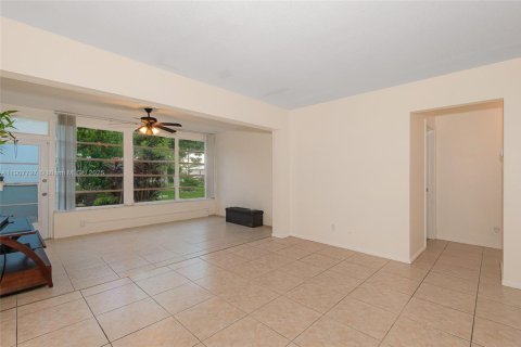 Villa ou maison à vendre à Tamarac, Floride: 2 chambres, 134.06 m2 № 1964273 - photo 8