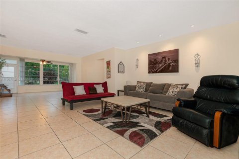 Villa ou maison à vendre à Tamarac, Floride: 2 chambres, 134.06 m2 № 1964273 - photo 3