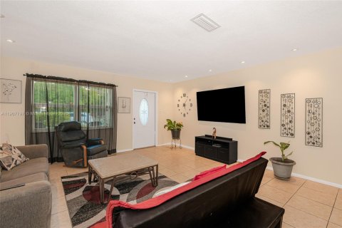 Villa ou maison à vendre à Tamarac, Floride: 2 chambres, 134.06 m2 № 1964273 - photo 5