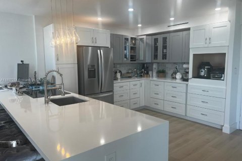 Condo in Aventura, Florida, 1 bedroom  № 1864814 - photo 1