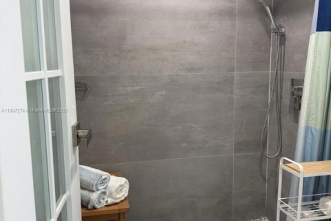Condo in Aventura, Florida, 1 bedroom  № 1864814 - photo 9
