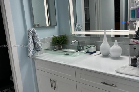 Condo in Aventura, Florida, 1 bedroom  № 1864814 - photo 10