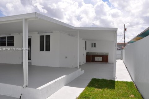 Villa ou maison à louer à Miami, Floride: 2 chambres, 129.78 m2 № 1986716 - photo 10