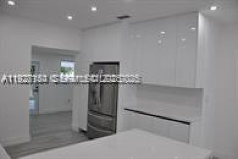 Villa ou maison à louer à Miami, Floride: 2 chambres, 129.78 m2 № 1986716 - photo 3