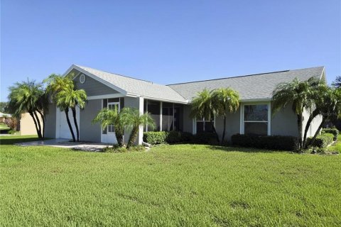 House in Clearwater, Florida 2 bedrooms, 131.92 sq.m. № 2287055