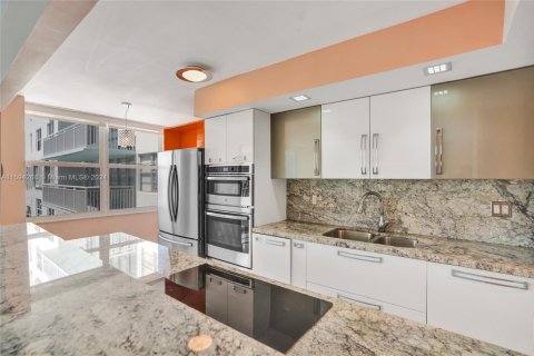 Condo in Sunny Isles Beach, Florida, 2 bedrooms  № 1694427 - photo 26