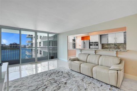Condo in Sunny Isles Beach, Florida, 2 bedrooms  № 1694427 - photo 20