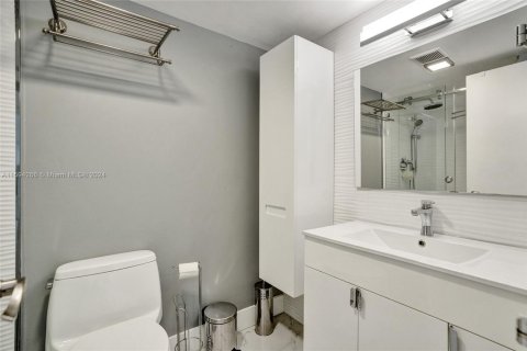Condo in Sunny Isles Beach, Florida, 2 bedrooms  № 1694427 - photo 30