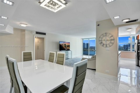 Condo in Sunny Isles Beach, Florida, 2 bedrooms  № 1694427 - photo 16