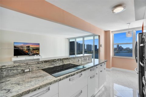 Condo in Sunny Isles Beach, Florida, 2 bedrooms  № 1694427 - photo 28