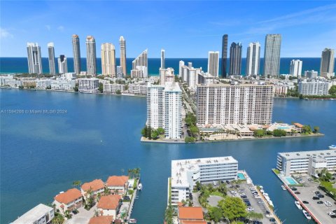 Condo in Sunny Isles Beach, Florida, 2 bedrooms  № 1694427 - photo 7