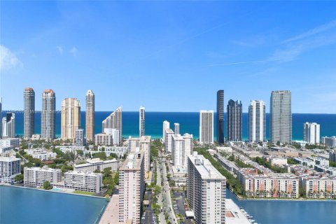 Condo in Sunny Isles Beach, Florida, 2 bedrooms  № 1694427 - photo 8