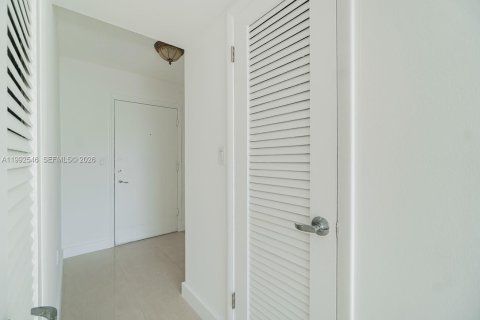 Condominio en alquiler en Bay Harbor Islands, Florida, 2 dormitorios, 79.9 m2 № 2056653 - foto 12