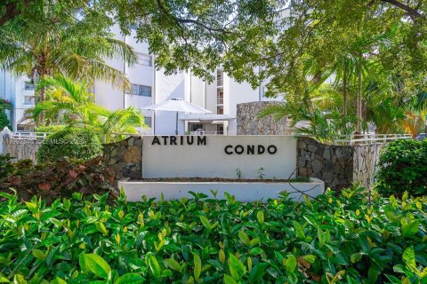 Condominio en Bay Harbor Islands, Florida, 2 dormitorios  № 2056653