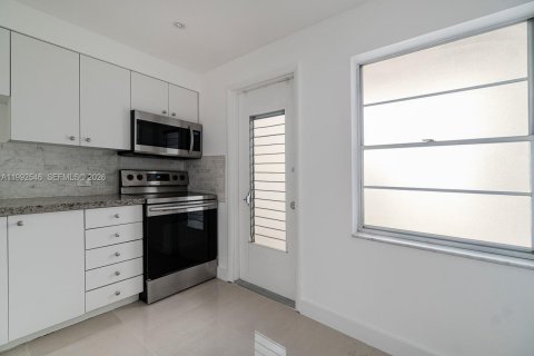 Condominio en alquiler en Bay Harbor Islands, Florida, 2 dormitorios, 79.9 m2 № 2056653 - foto 8