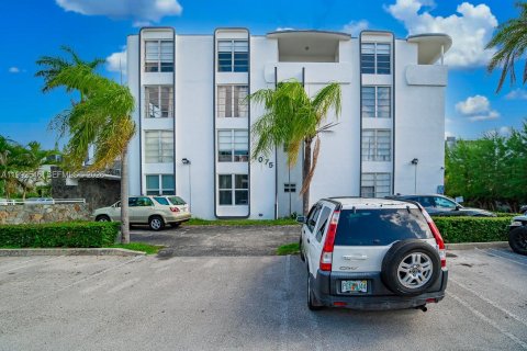 Condominio en alquiler en Bay Harbor Islands, Florida, 2 dormitorios, 79.9 m2 № 2056653 - foto 17