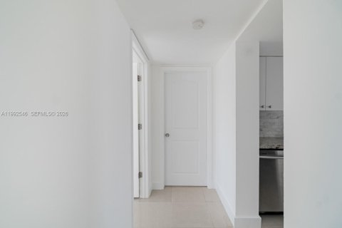 Condominio en alquiler en Bay Harbor Islands, Florida, 2 dormitorios, 79.9 m2 № 2056653 - foto 5