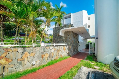 Condominio en alquiler en Bay Harbor Islands, Florida, 2 dormitorios, 79.9 m2 № 2056653 - foto 18