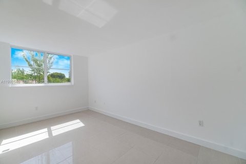Condominio en alquiler en Bay Harbor Islands, Florida, 2 dormitorios, 79.9 m2 № 2056653 - foto 9