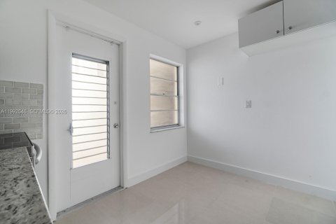 Condominio en alquiler en Bay Harbor Islands, Florida, 2 dormitorios, 79.9 m2 № 2056653 - foto 7