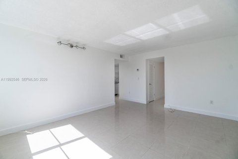 Condominio en alquiler en Bay Harbor Islands, Florida, 2 dormitorios, 79.9 m2 № 2056653 - foto 4